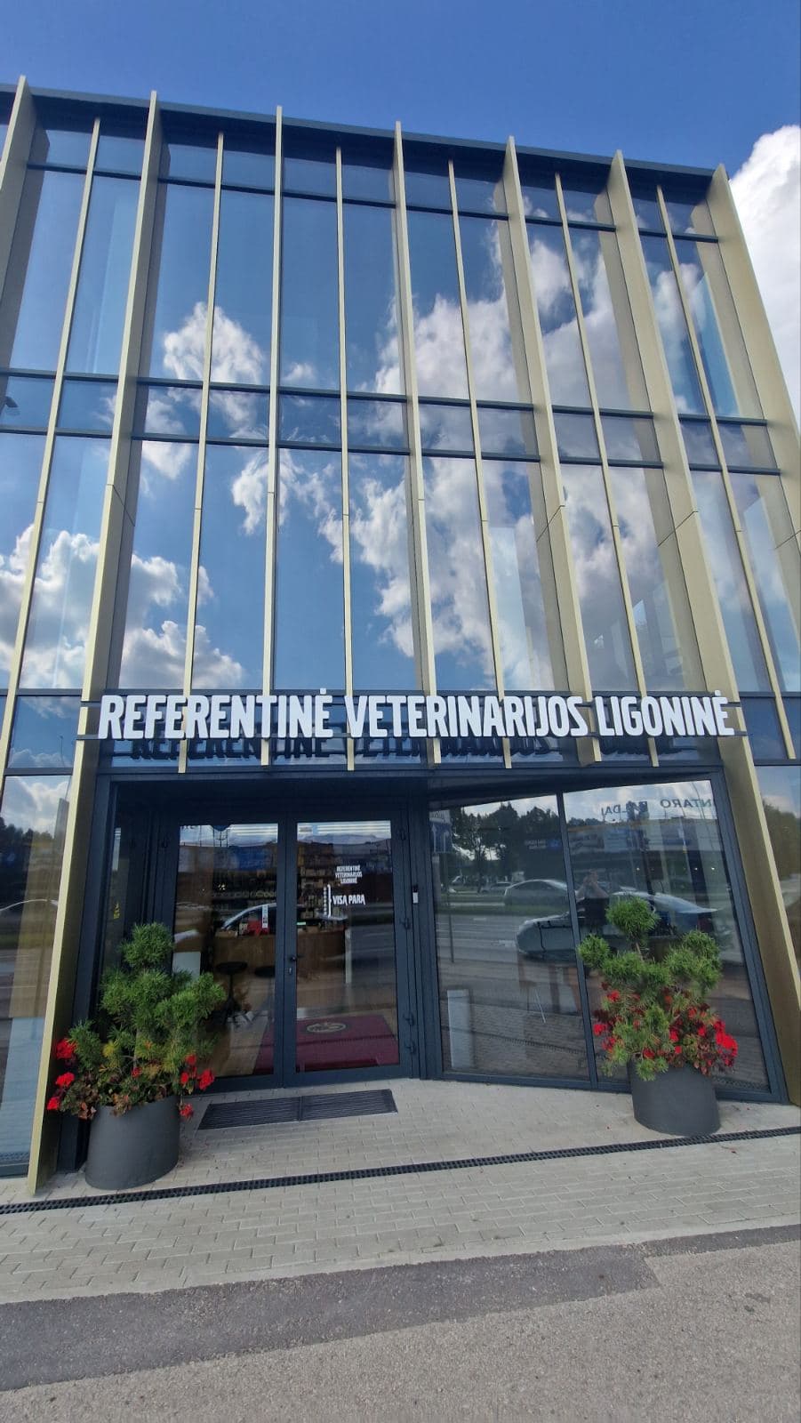 Veterinarijos ligoninės stiklo fasadas